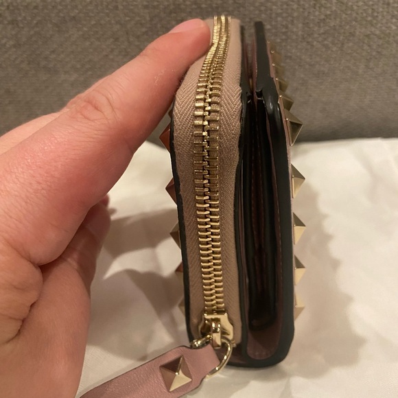 New Valentino Garavani Pink Mauve Wallet with Gold Studs - Picture 6 of 12